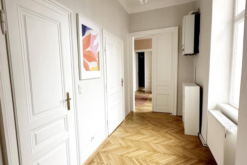 Ruhige & Grosse Altbauwohnung 7Min Zum Zentrum Wien Exteriör bild